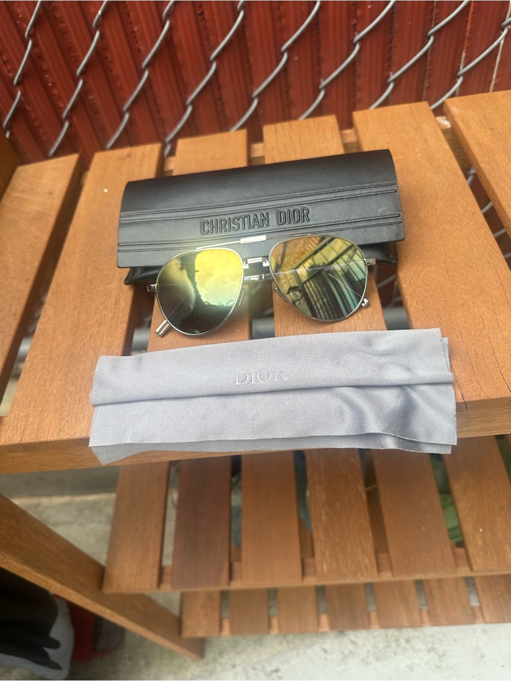 Sunglasses case with cleaning cloth
